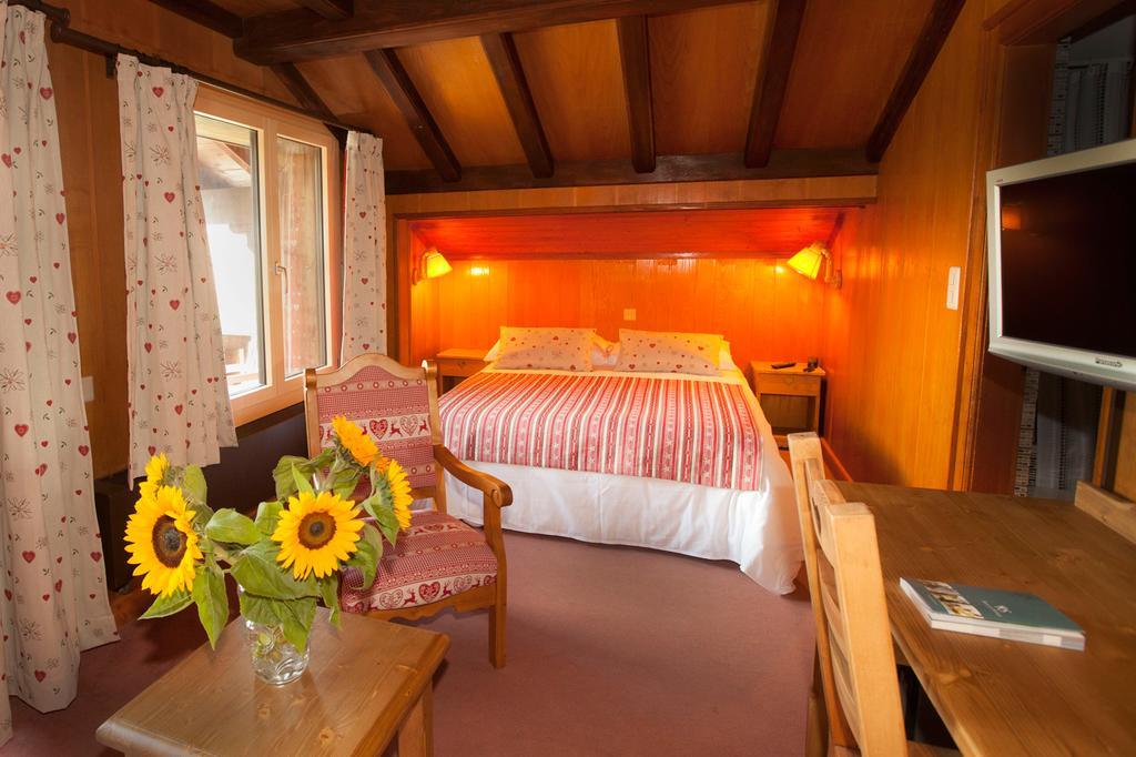 Hotel Aux Mille Etoiles Salvan Ngoại thất bức ảnh
