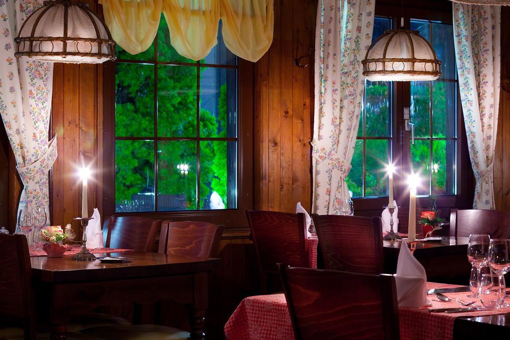 Hotel Aux Mille Etoiles Salvan Ngoại thất bức ảnh