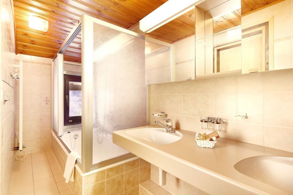 Hotel Aux Mille Etoiles Salvan Ngoại thất bức ảnh